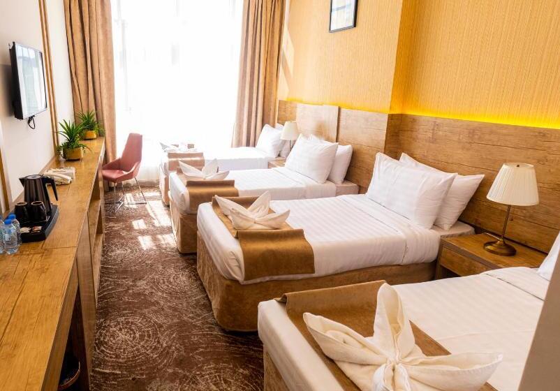 בית מלון כפרי Emaar Legend