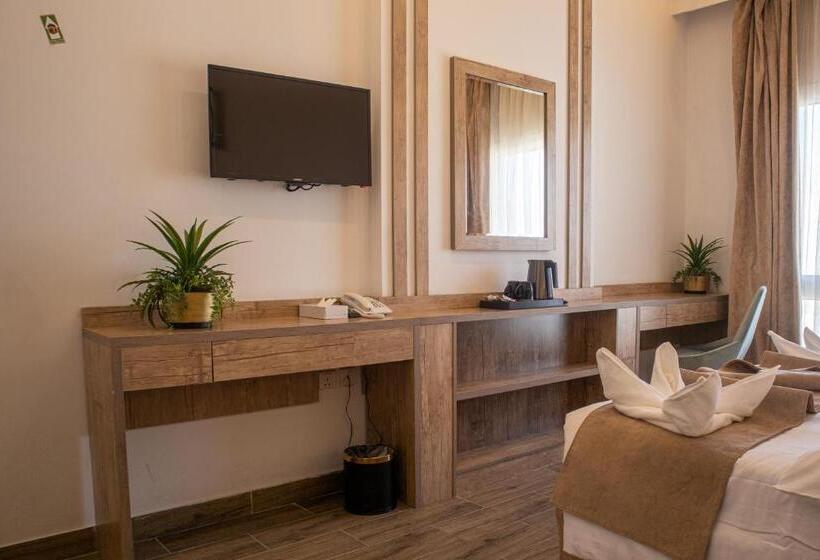 בית מלון כפרי Emaar Legend