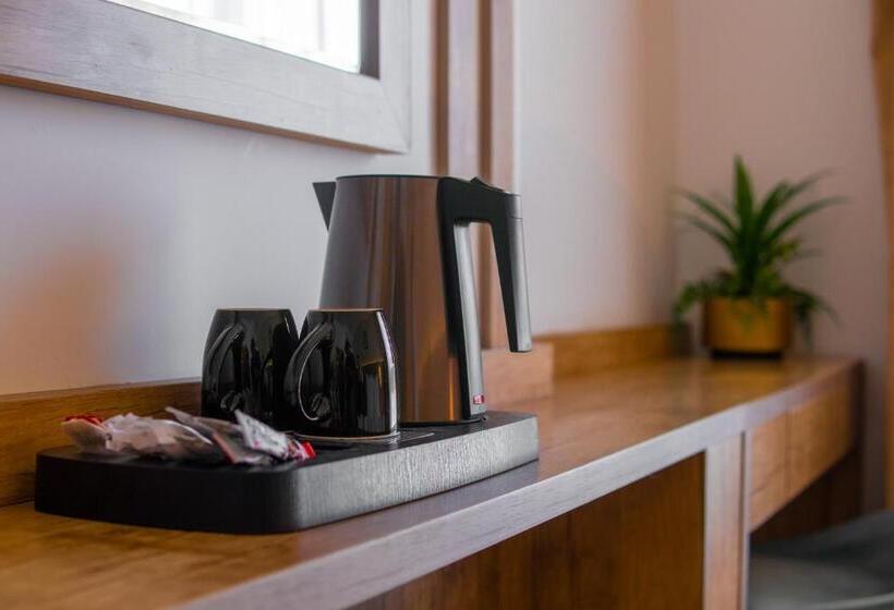 בית מלון כפרי Emaar Legend