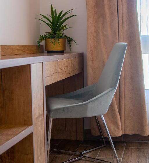 בית מלון כפרי Emaar Legend