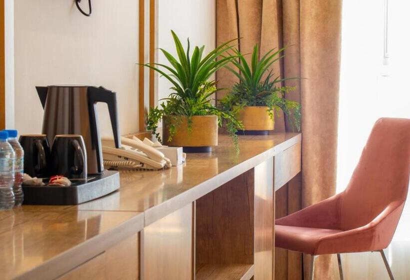 בית מלון כפרי Emaar Legend