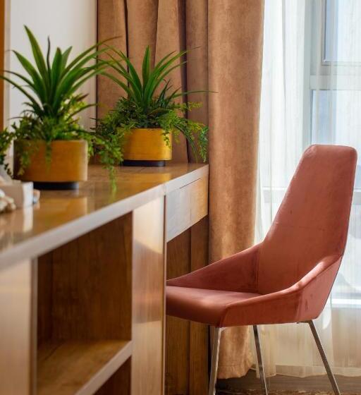 בית מלון כפרי Emaar Legend