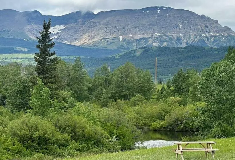 ホテル Glacier Grizzly Campground  Rv & Tipi