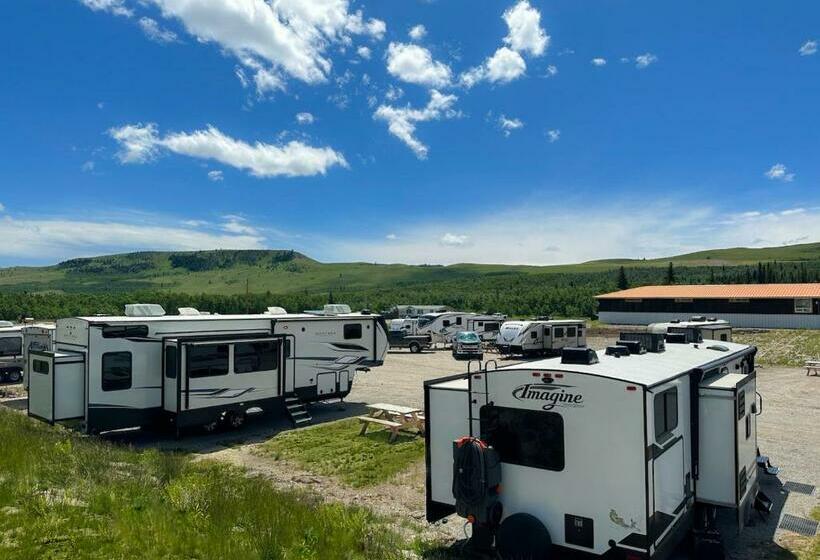 Отель Glacier Grizzly Campground  Rv & Tipi