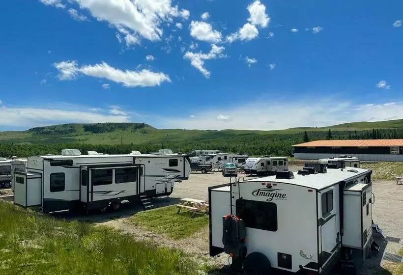 ホテル Glacier Grizzly Campground  Rv & Tipi