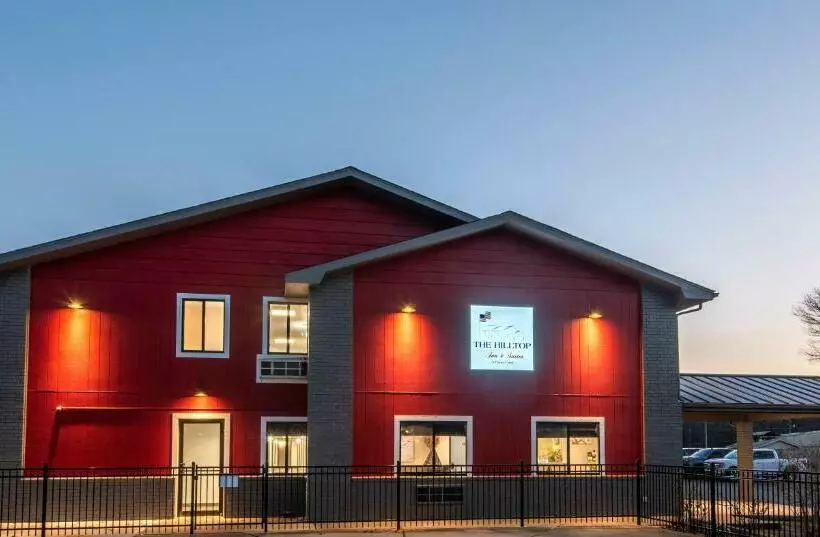 ホテル Hilltop Inn & Suites