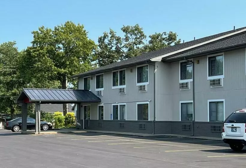 ホテル Hilltop Inn & Suites