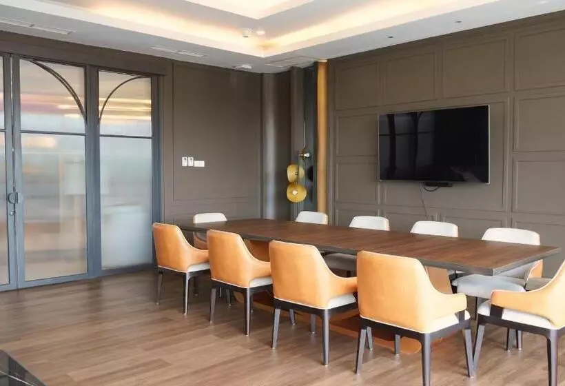 Hotelli The Sentra  Manado