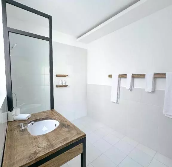 Palm Springs Bali Dive Resort