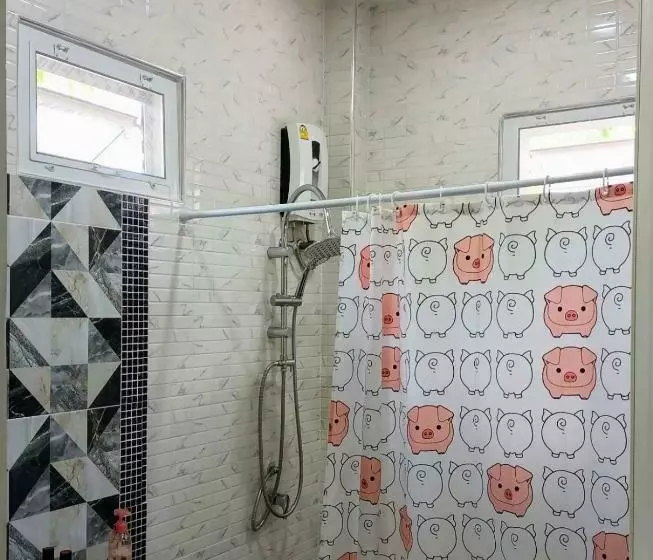 ペンション บ้านวาริ สะแกกรัง