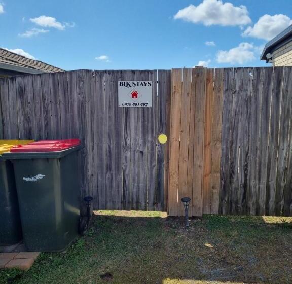 Пансион Blk Stays Guest House Deluxe Units Morayfield