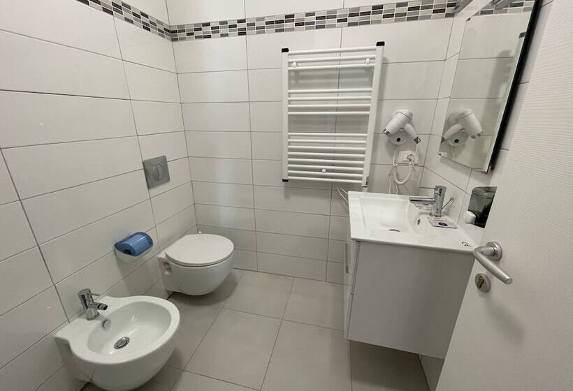 پانسیون Venice Hub