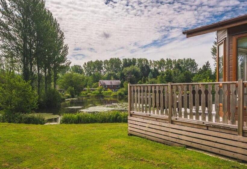 リゾートホテル Awesome Home In Forton, Near Preston With