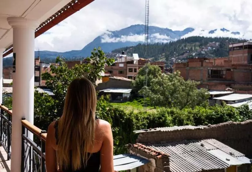 هاستل Tupac Huaraz