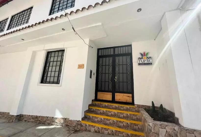هاستل Tupac Huaraz
