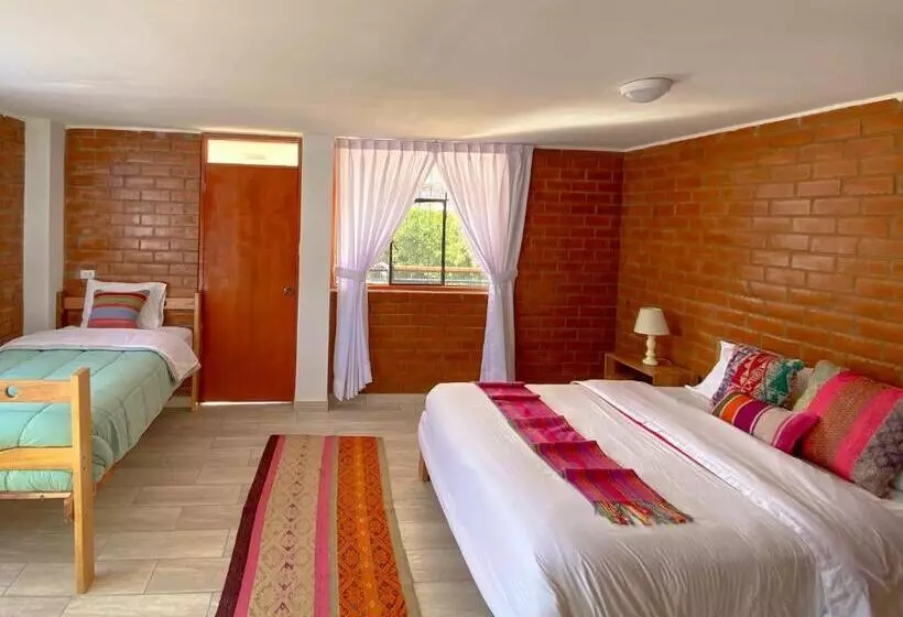 هاستل Tupac Huaraz