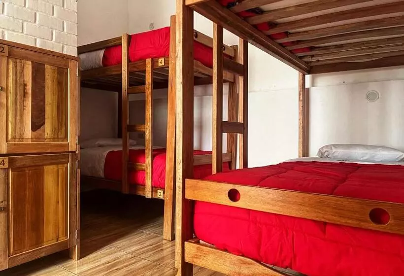 هاستل Tupac Huaraz