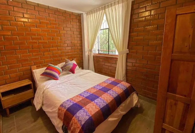 هاستل Tupac Huaraz