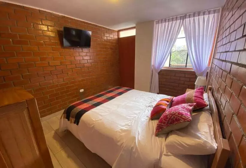 هاستل Tupac Huaraz
