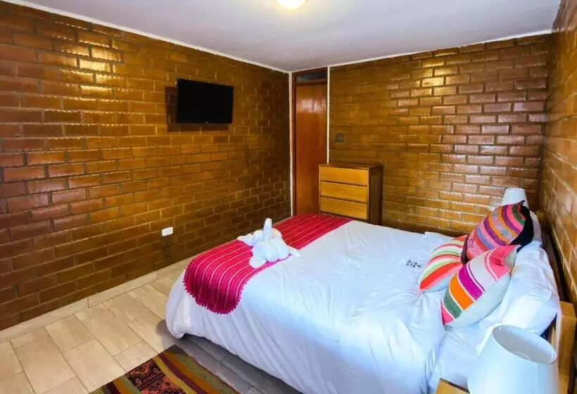 هاستل Tupac Huaraz