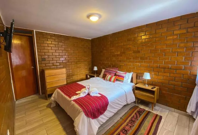 هاستل Tupac Huaraz