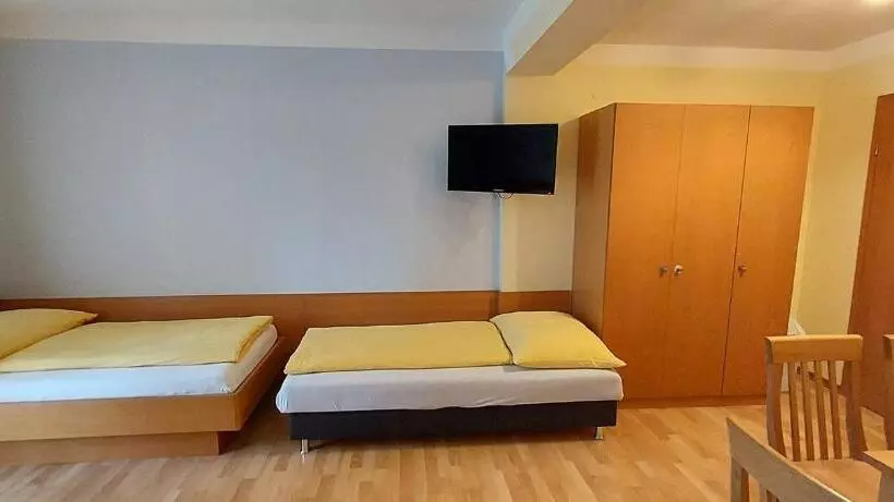 Aamiaismajoitus (B&B) Pension Koderholt