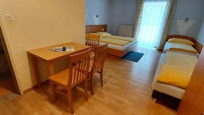 Aamiaismajoitus (B&B) Pension Koderholt