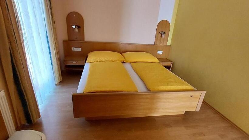 Bed & Breakfast Pension Koderholt