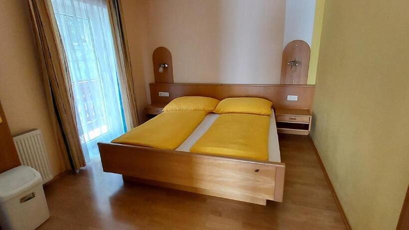 Bed & Breakfast Pension Koderholt