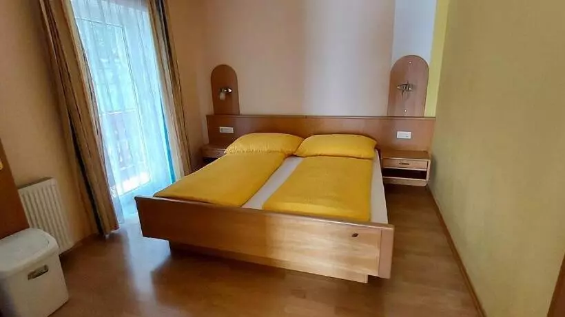 Aamiaismajoitus (B&B) Pension Koderholt