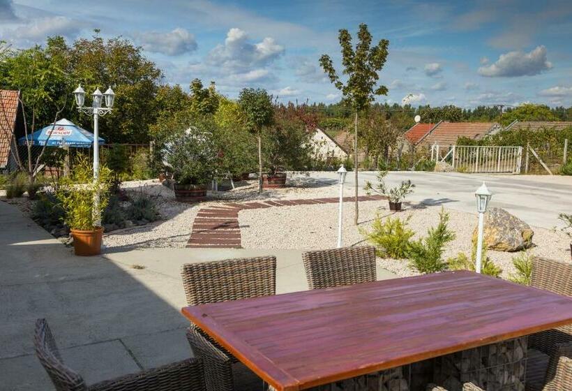 민박 Judit Panzió étterem