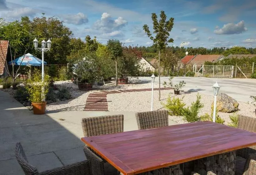 Aamiaismajoitus (B&B) Judit Panzió étterem