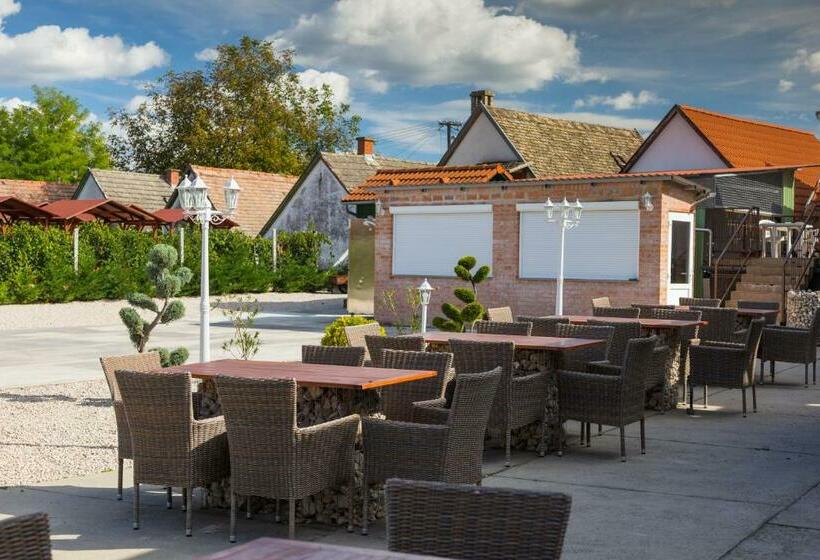 민박 Judit Panzió étterem