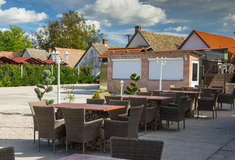 Aamiaismajoitus (B&B) Judit Panzió étterem