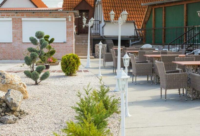 민박 Judit Panzió étterem