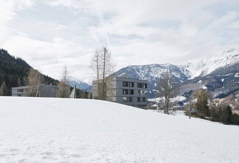 Отель St Michael Alpin Retreat