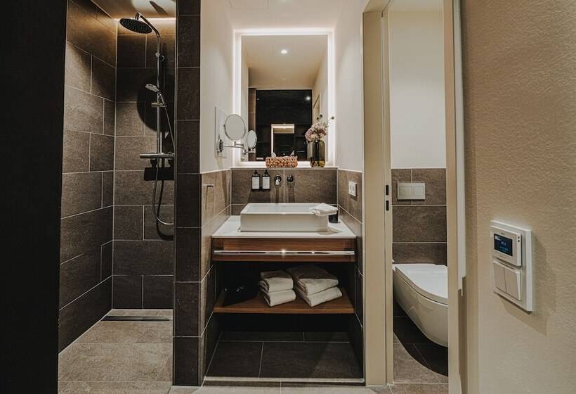 Отель Hiive Oldenburg