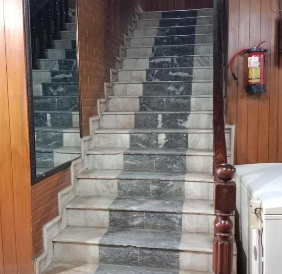 هتل Khursheed Palace