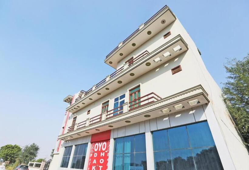 호텔 Oyo 62761 Daksh