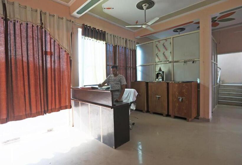 호텔 Oyo 62761 Daksh