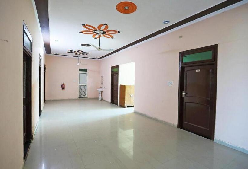 호텔 Oyo 62761 Daksh