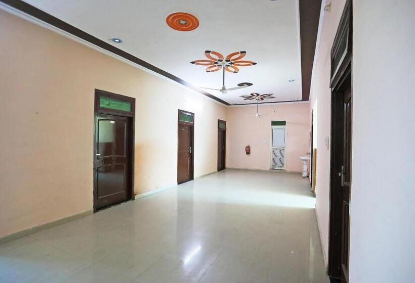 호텔 Oyo 62761 Daksh