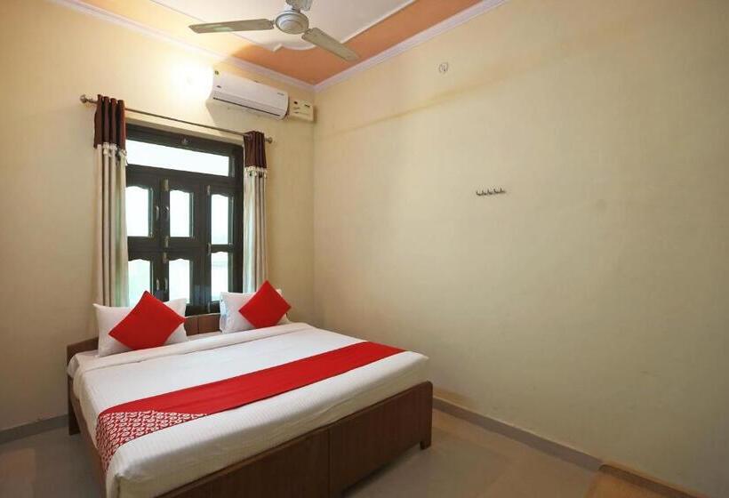 호텔 Oyo 62761 Daksh