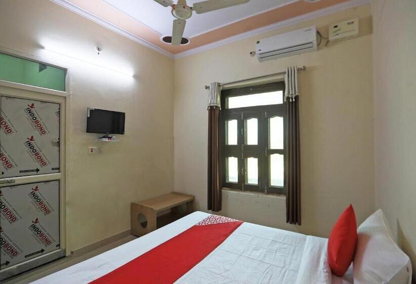 호텔 Oyo 62761 Daksh