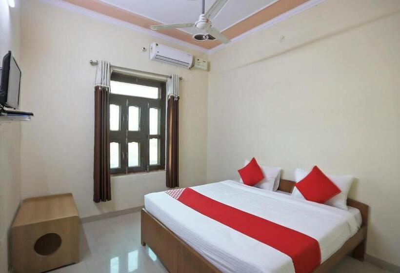 호텔 Oyo 62761 Daksh