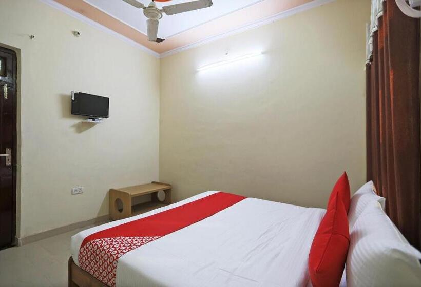 호텔 Oyo 62761 Daksh