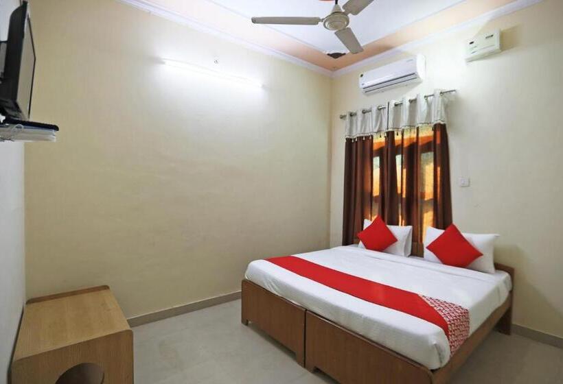 호텔 Oyo 62761 Daksh