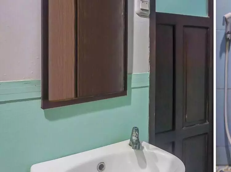 Hotelli Oyo 90856 Wisma Favorite Makassar