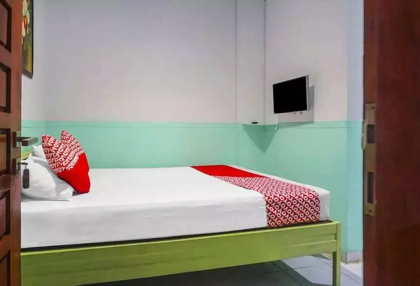 Hotelli Oyo 90856 Wisma Favorite Makassar