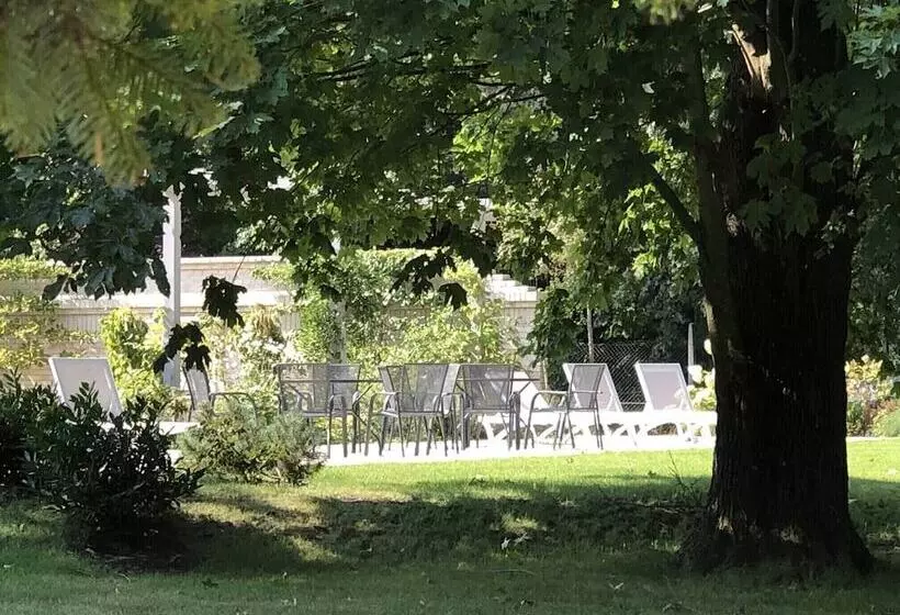 Majatalo Manowce Palace